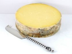 Half a Traditional Cheddar Cheese Truckle 950g